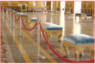 Colonne per gestione code e spazi condivisi con cordone
